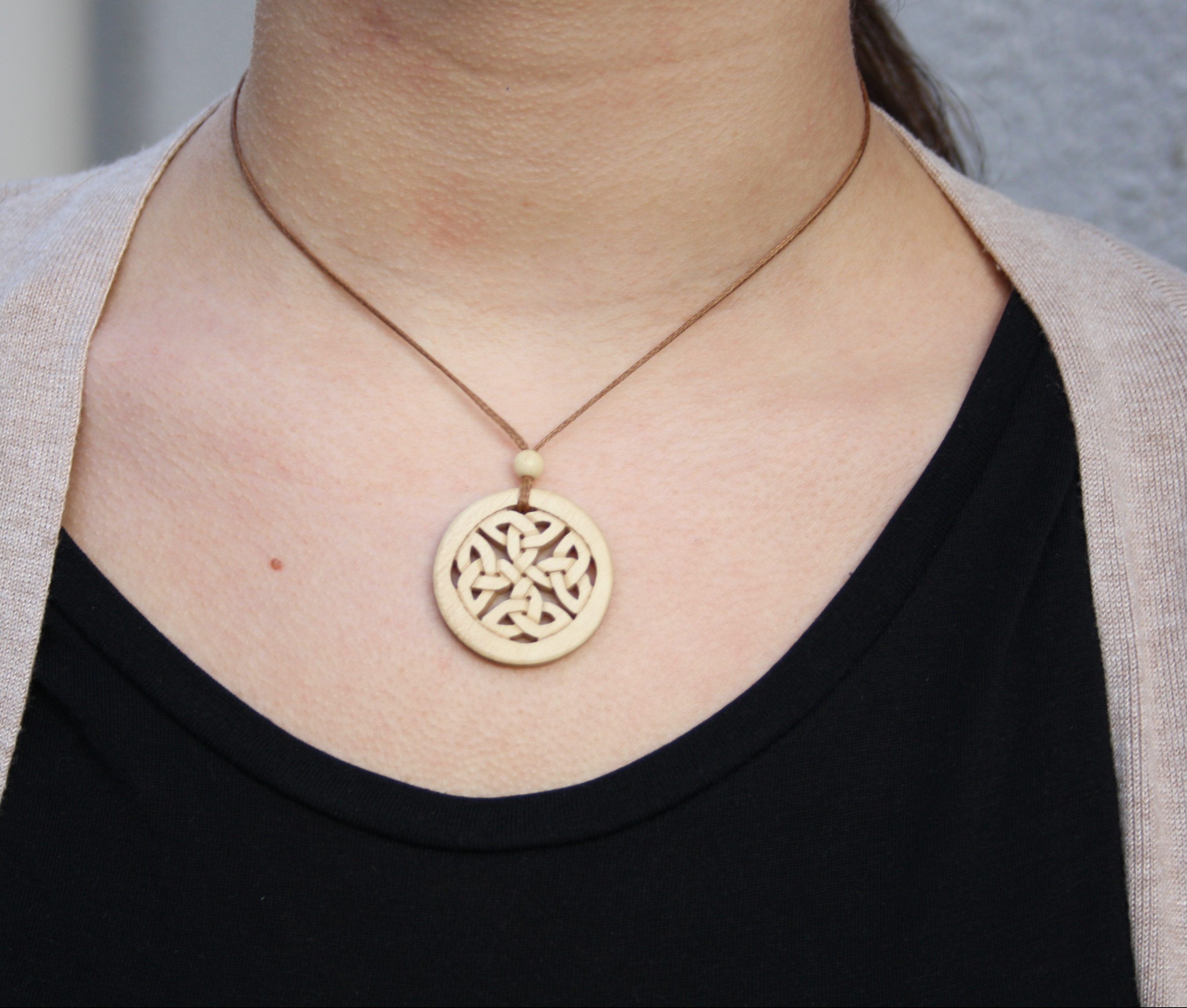 irish-holly-celtic-knot-necklace