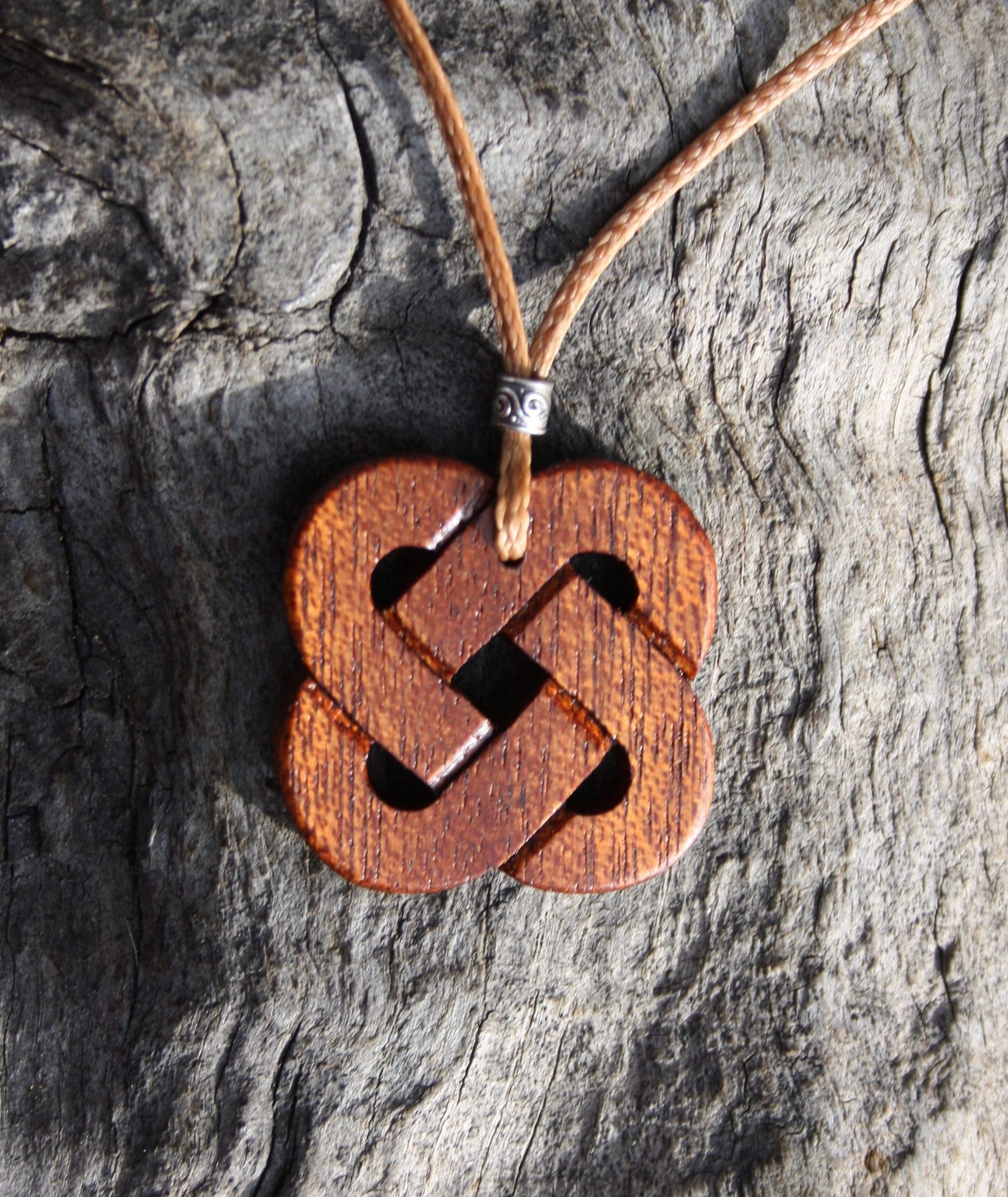 traditional celtic love knot
